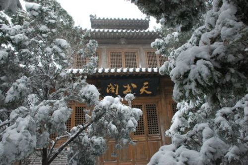 梁山雪景